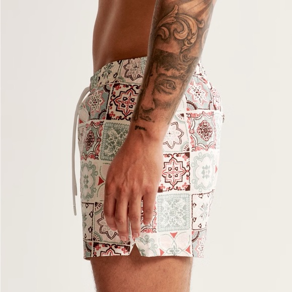 NWT Pull-On Seersucker Swim Trunk - Picture 5 of 8